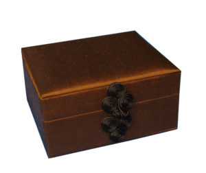 Olive silk jewellery box with Chinese closure