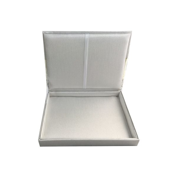 Hinged lid boxed wedding invitation