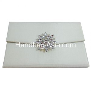 uxurious Ivory Silk Wedding Envelope