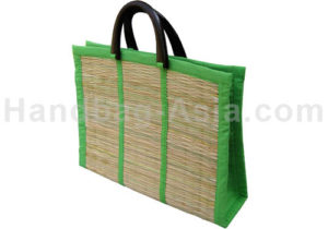Big reed bag with wooden handle