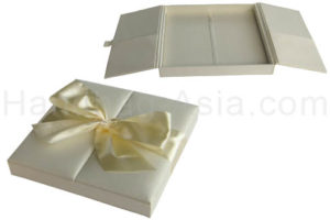 bow embellished ivory wedding box with silk