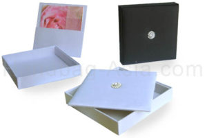 Luxury wedding boxes with lid and crystal brooch in black and white