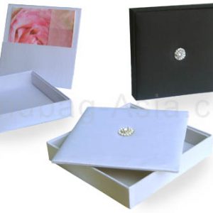 Luxury wedding boxes with lid and crystal brooch in black and white