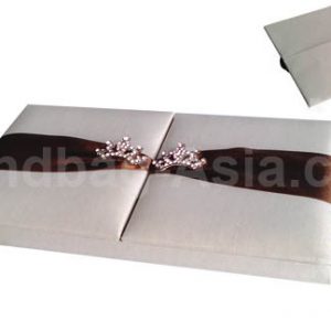 Crown brooch embellished wedding invitation box