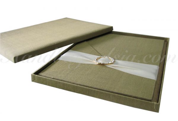 Luxury Golden Couture Wedding Box With Removable Silk Card Featuring Rhinestone Buckle