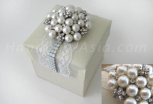 pearl brooch wedding favor box