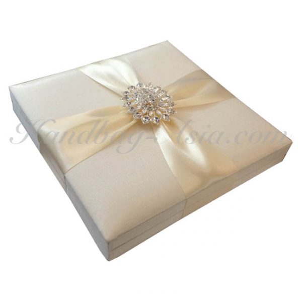 Embellished hinged lid wedding box for cards