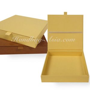 hand-made hinged lid wedding box for invitation cards