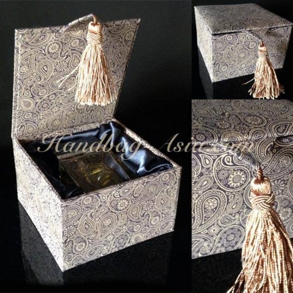 brown cotton jewellery box with tassel hanger