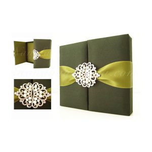 Luxury green wedding box with crown pearl brooch embellishment