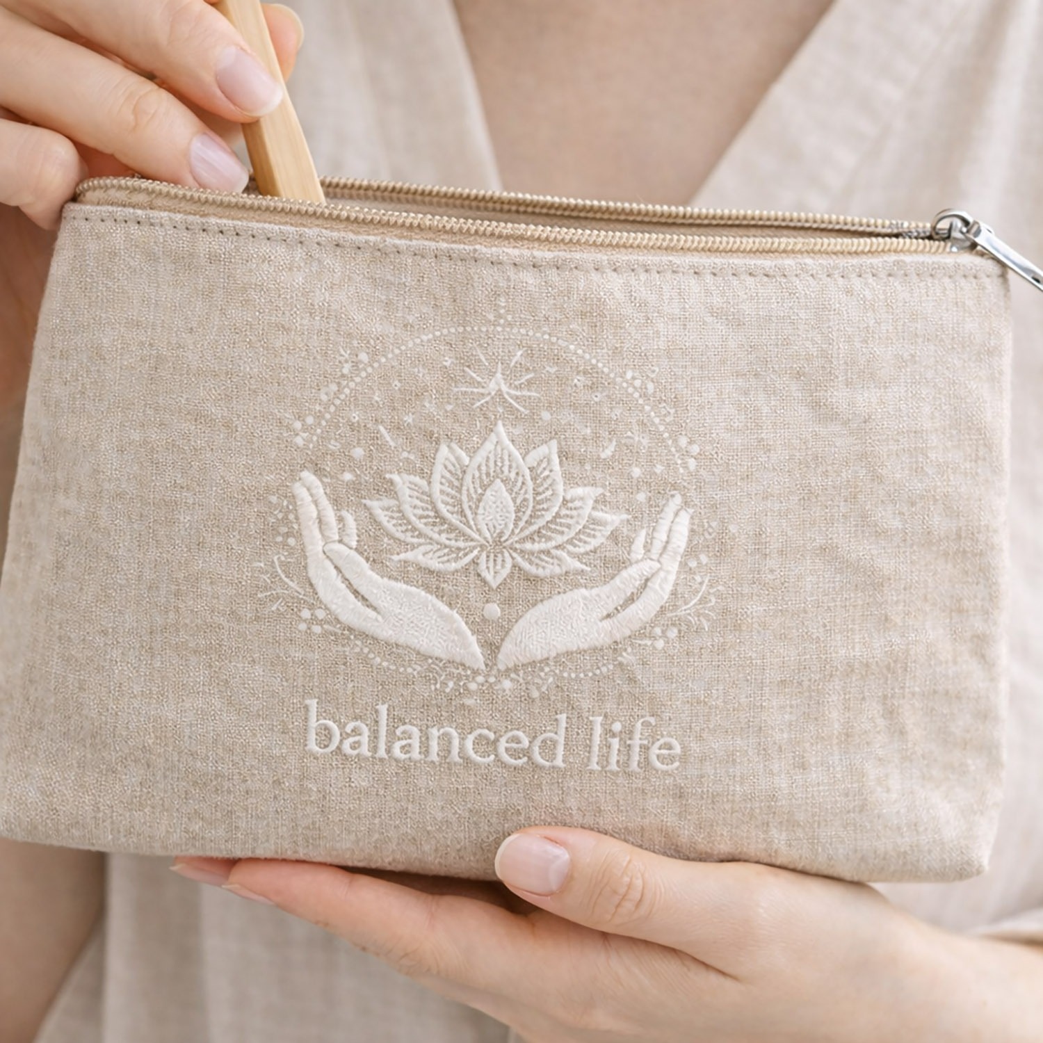 Custom logo hemp cosmetic bag sold wholesale