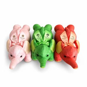 Custom logo silk elephants for hotel and resort gift
