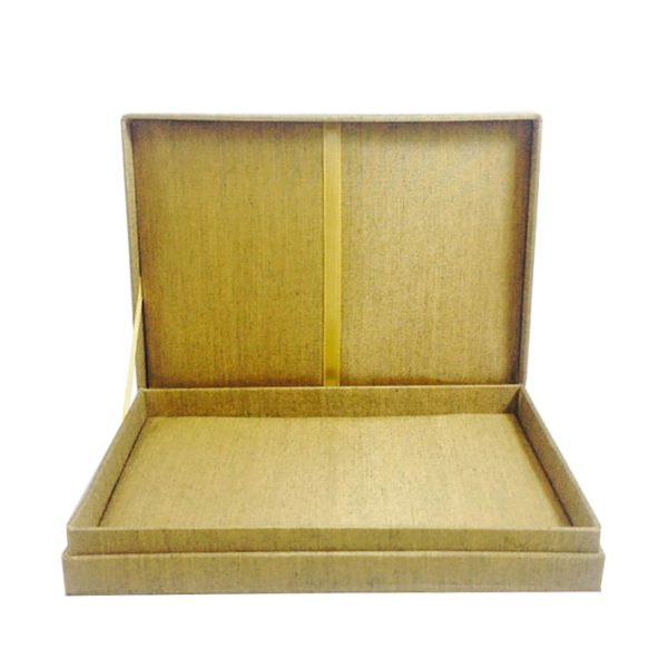 Hinged lid wedding box featuring silk