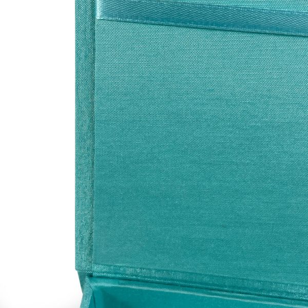 close-up picture Tiffany blue silk box