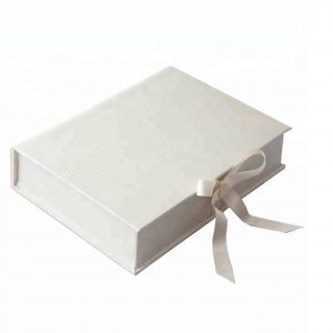 Plain leatherette box