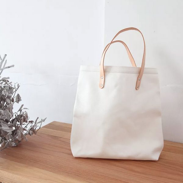 Tote bag with durable canvas in custom size
