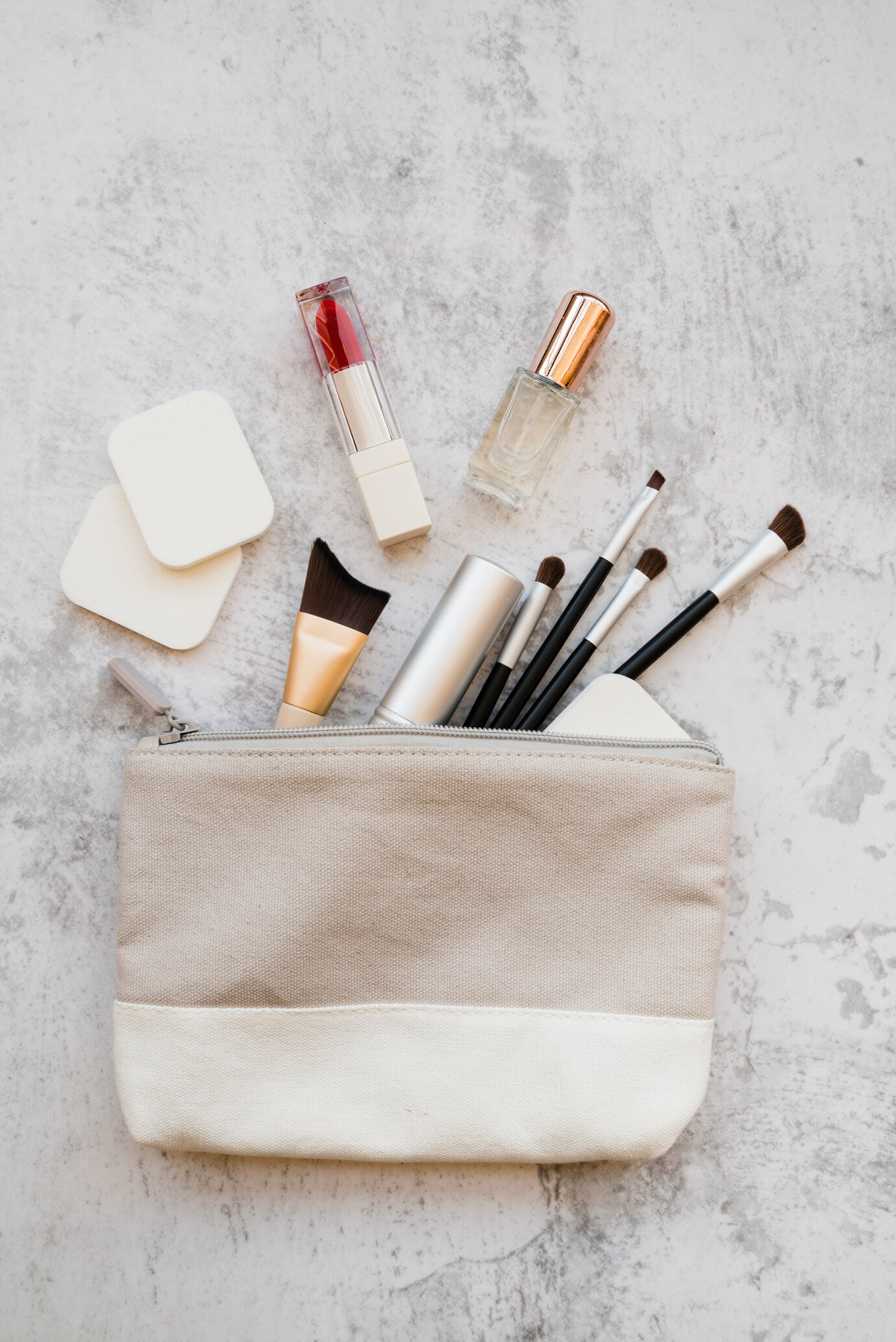 Picture of our canvas makeup bag with zipper closure