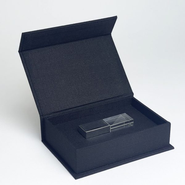 Black linen USB box with magnetic lid closure