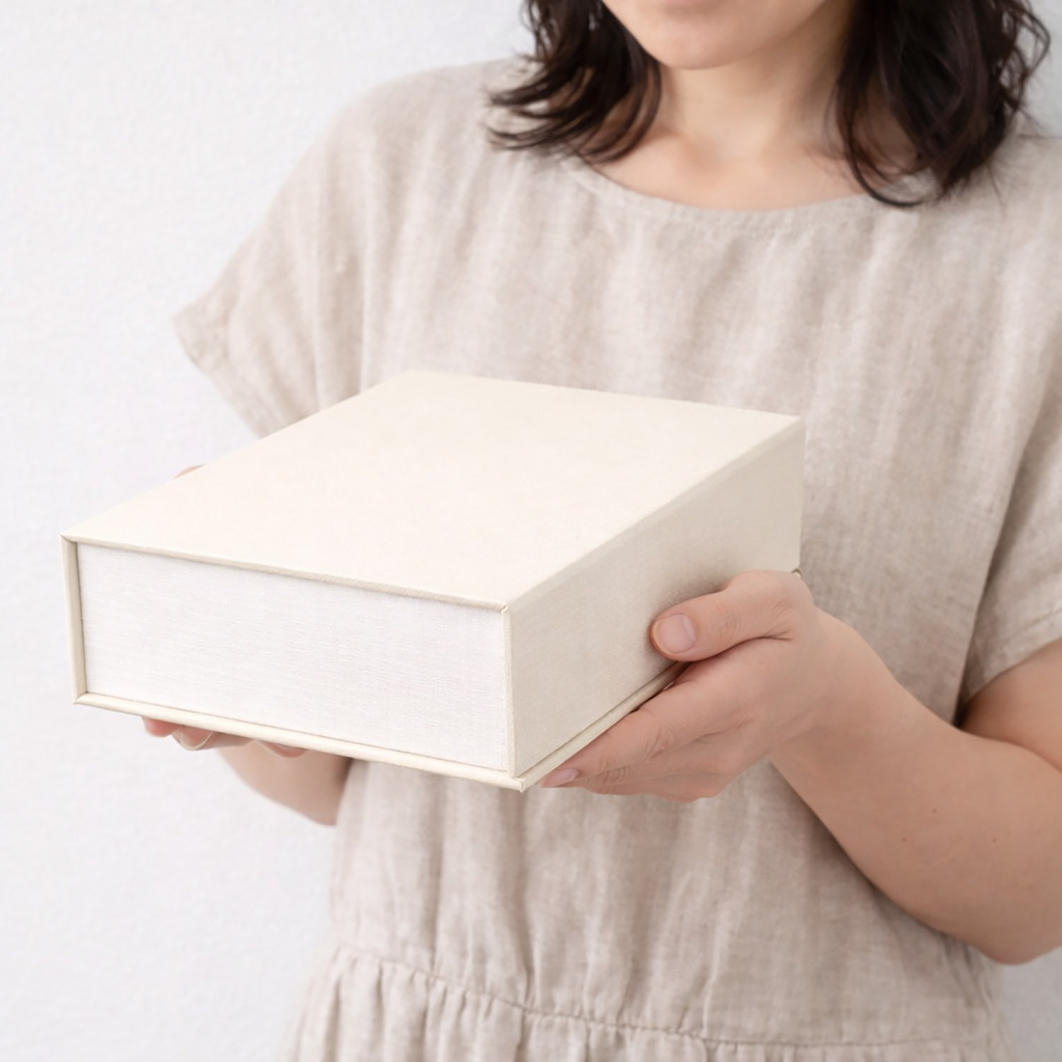 Cream & Ivory Drop Back Box